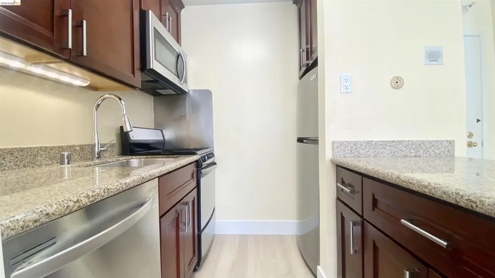 2 Commodore Drive #D273 Emeryville, CA 94608