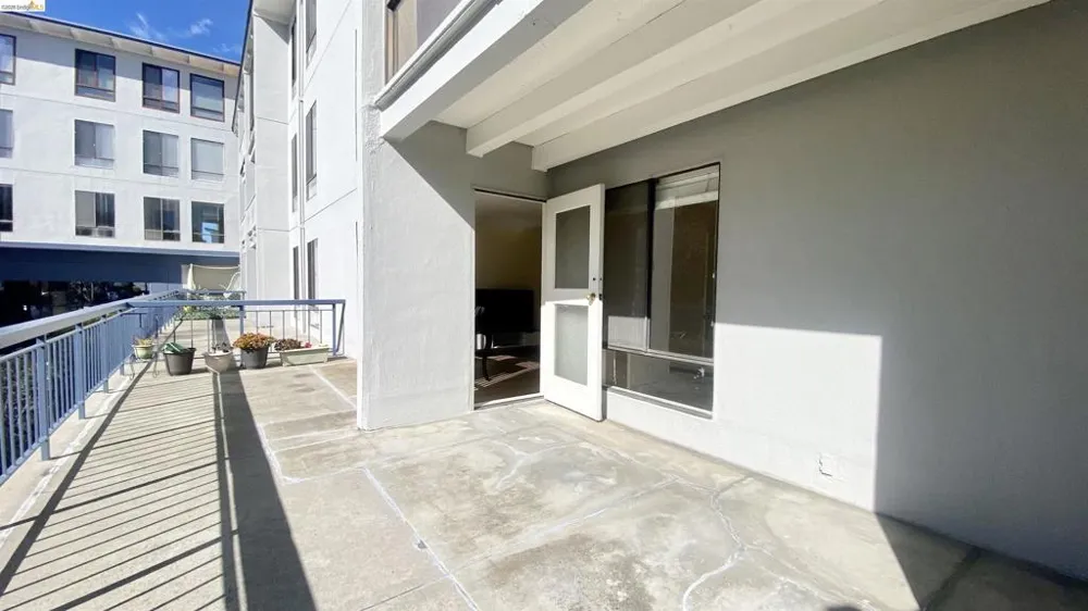 2 Commodore Drive #D273 Emeryville, CA 94608