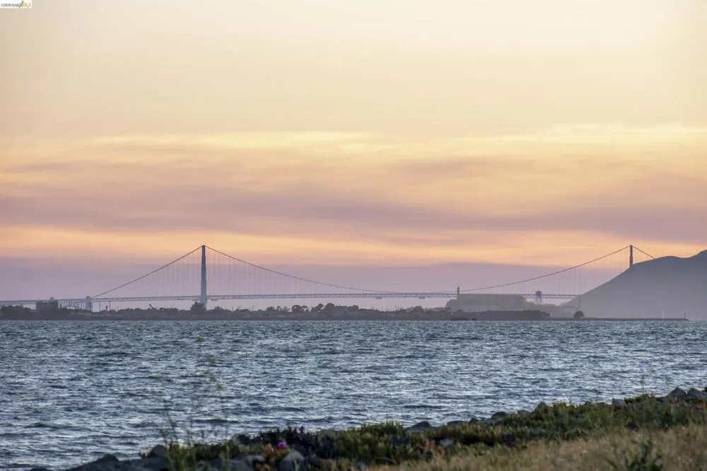 2 Commodore Drive #D273 Emeryville, CA 94608