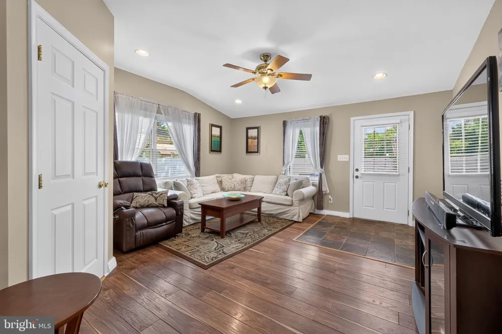 560 HOLMES ROAD Morton, PA 19070