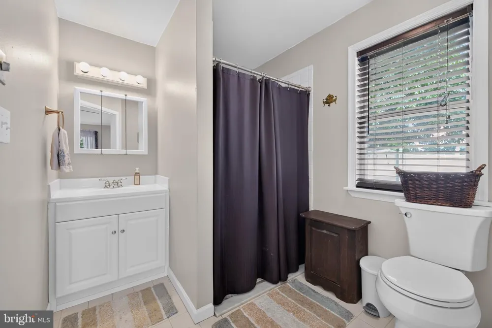 560 HOLMES ROAD Morton, PA 19070