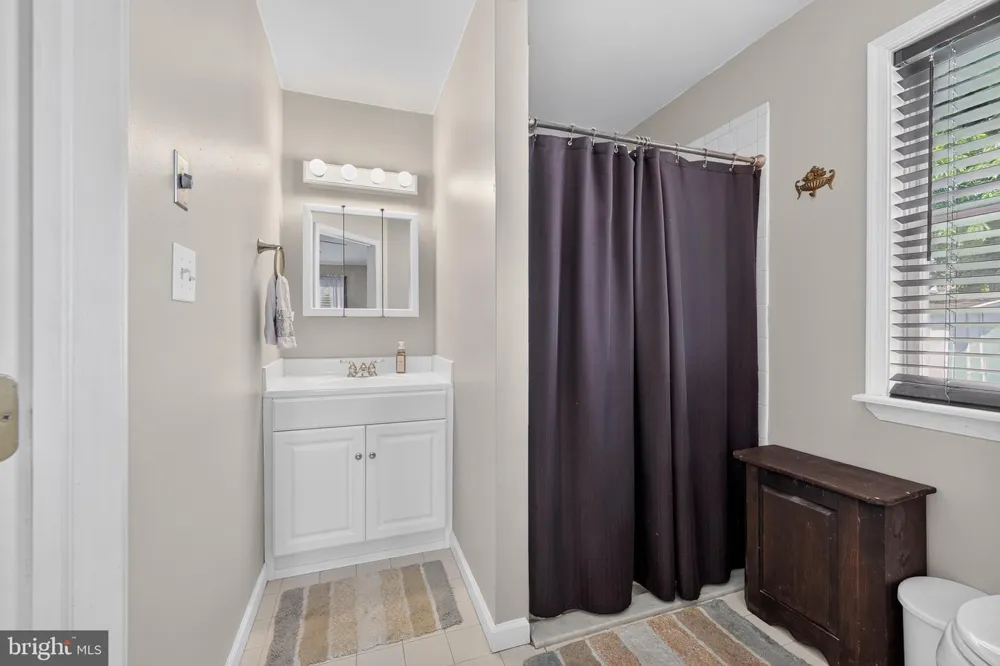 560 HOLMES ROAD Morton, PA 19070