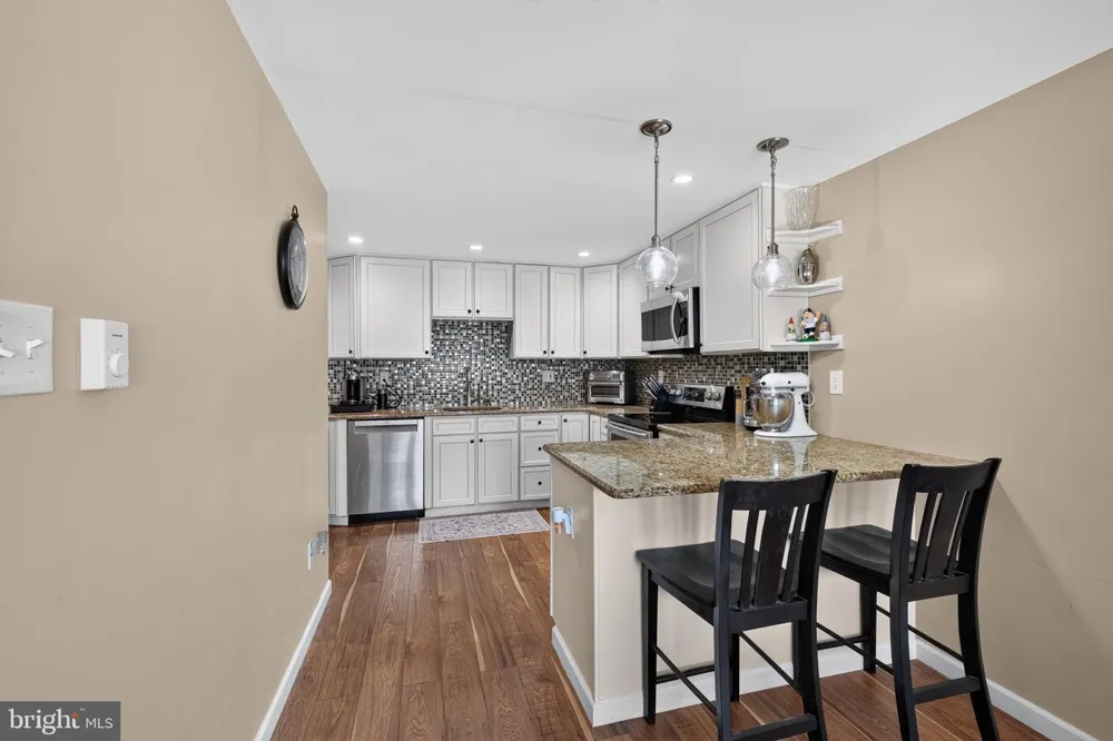 560 HOLMES ROAD Morton, PA 19070