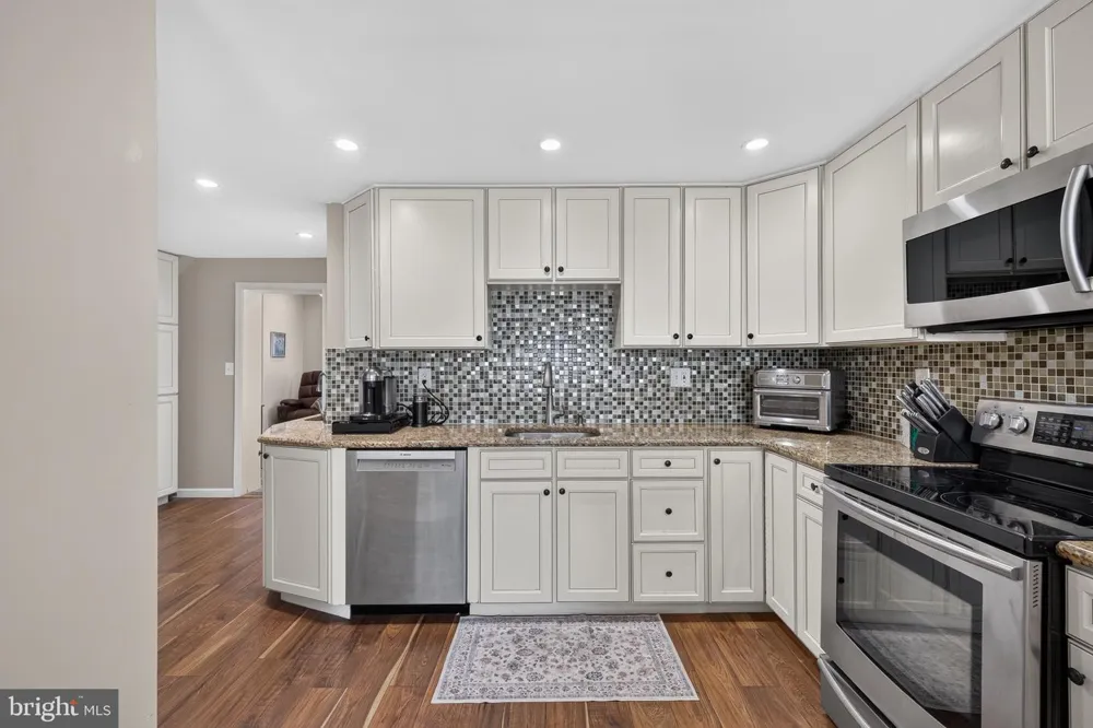 560 HOLMES ROAD Morton, PA 19070