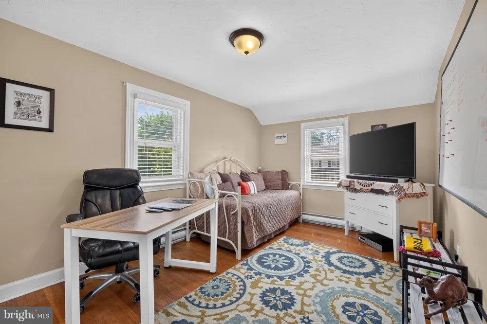 560 HOLMES ROAD Morton, PA 19070