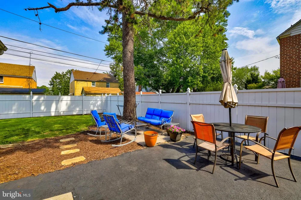 560 HOLMES ROAD Morton, PA 19070