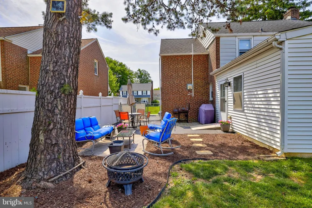 560 HOLMES ROAD Morton, PA 19070