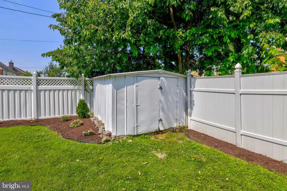 560 HOLMES ROAD Morton, PA 19070