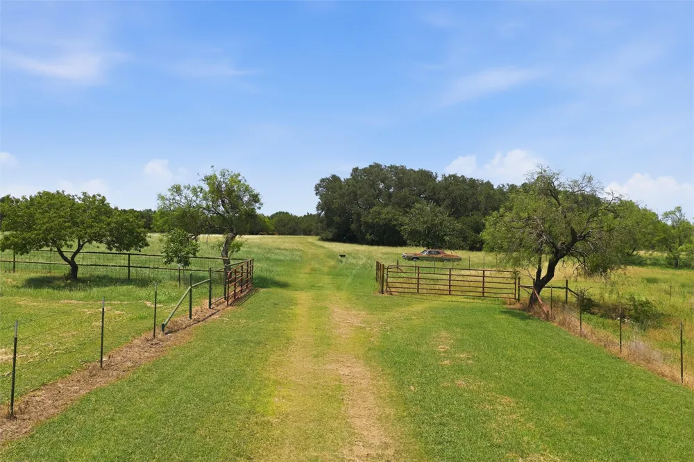 5835 Fm 1744 Hico, TX 76457