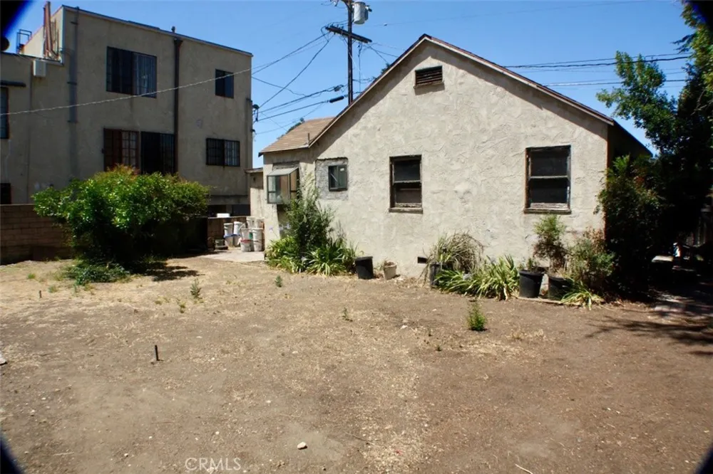 5739 Hazeltine Avenue Van Nuys, CA 91401