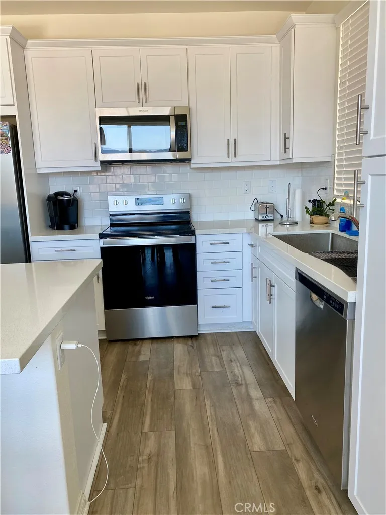 934 Helena Ridge Lake Elsinore, CA 92530