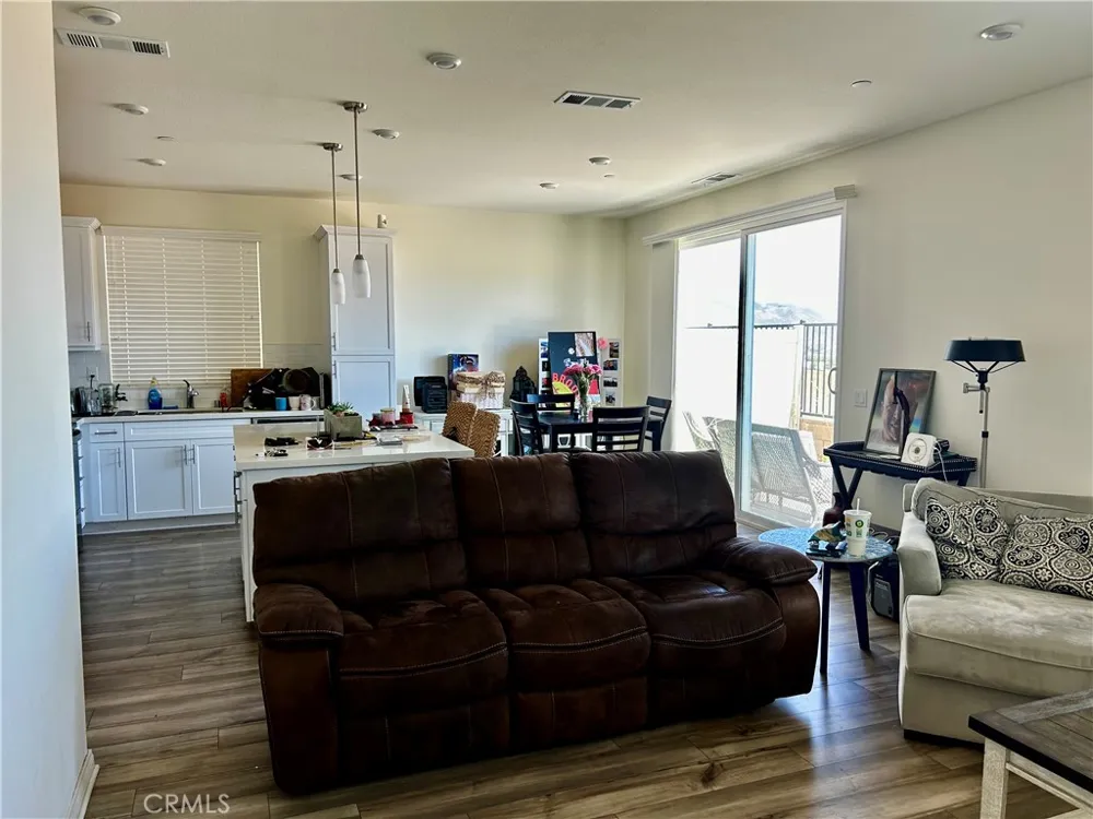 934 Helena Ridge Lake Elsinore, CA 92530
