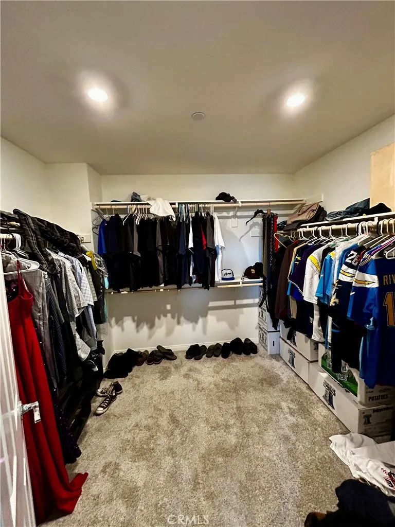 934 Helena Ridge Lake Elsinore, CA 92530