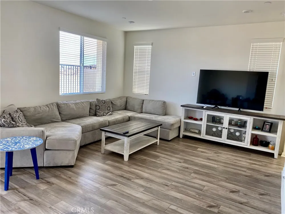 934 Helena Ridge Lake Elsinore, CA 92530