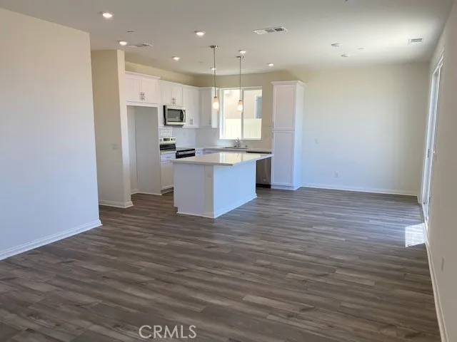 934 Helena Ridge Lake Elsinore, CA 92530