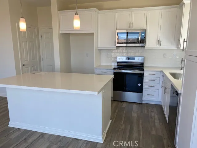 934 Helena Ridge Lake Elsinore, CA 92530