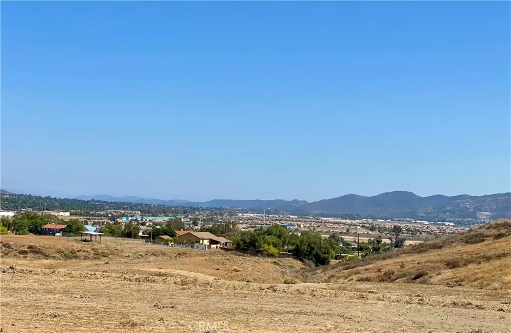 934 Helena Ridge Lake Elsinore, CA 92530