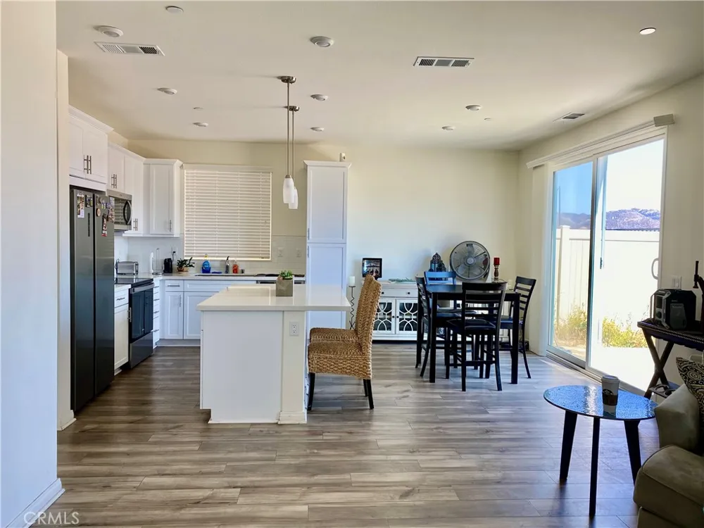 934 Helena Ridge Lake Elsinore, CA 92530