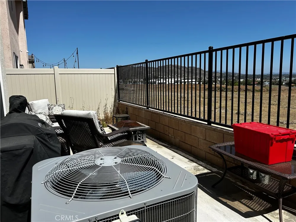 934 Helena Ridge Lake Elsinore, CA 92530
