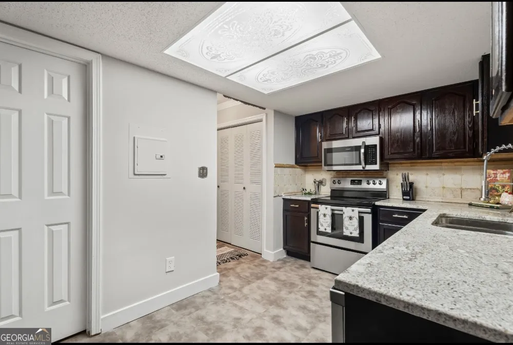 81 Hampshire CT Avondale Estates, GA 30002
