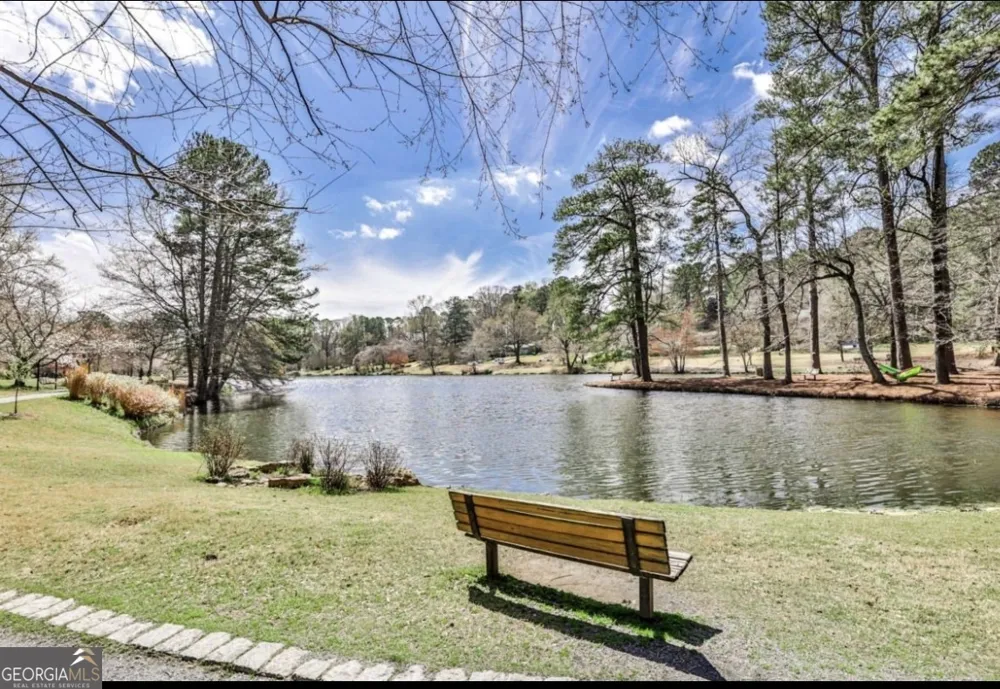 81 Hampshire CT Avondale Estates, GA 30002