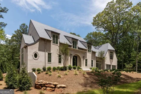 555 Augusta LN