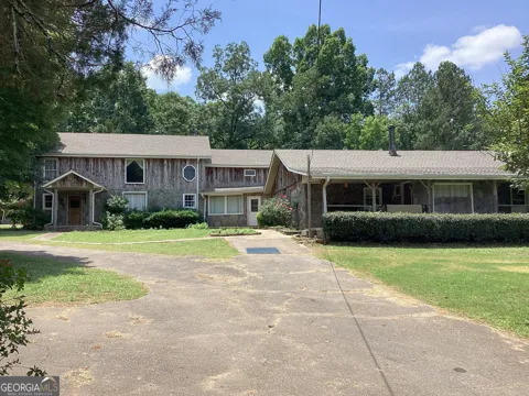 220 Ennis RD