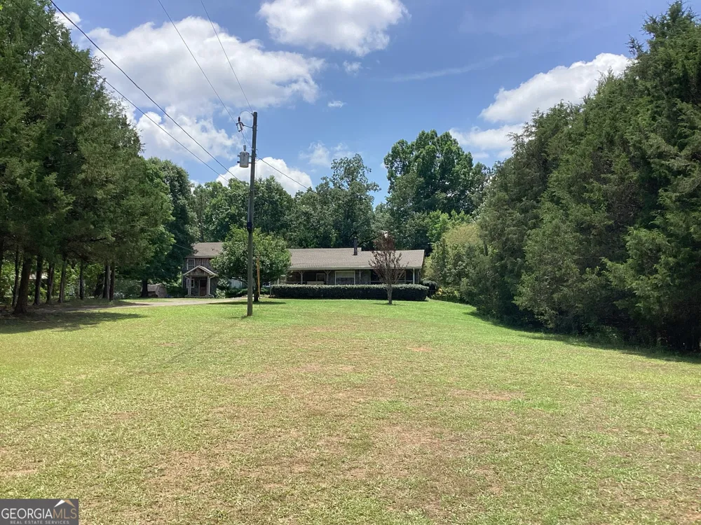 220 Ennis RD Barnesville, GA 30204