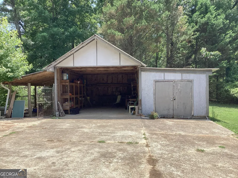 220 Ennis RD Barnesville, GA 30204