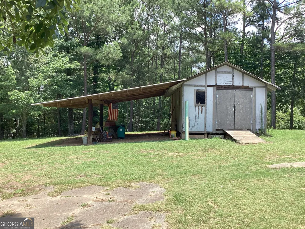 220 Ennis RD Barnesville, GA 30204