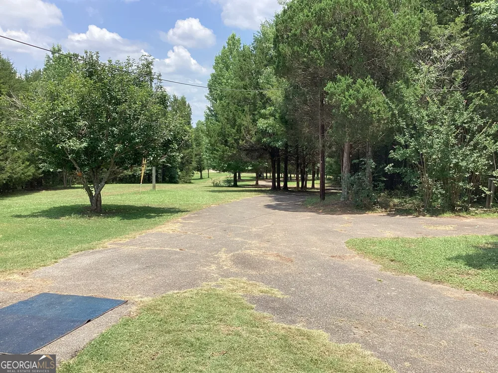 220 Ennis RD Barnesville, GA 30204