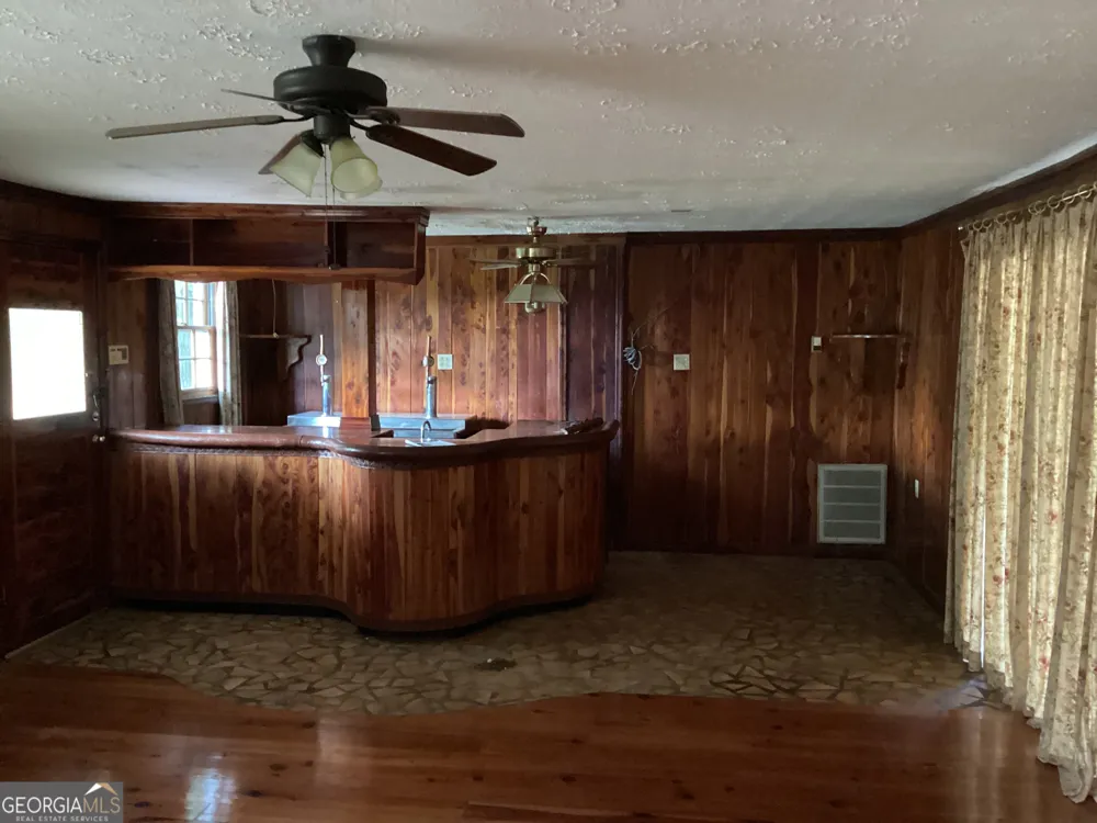 220 Ennis RD Barnesville, GA 30204