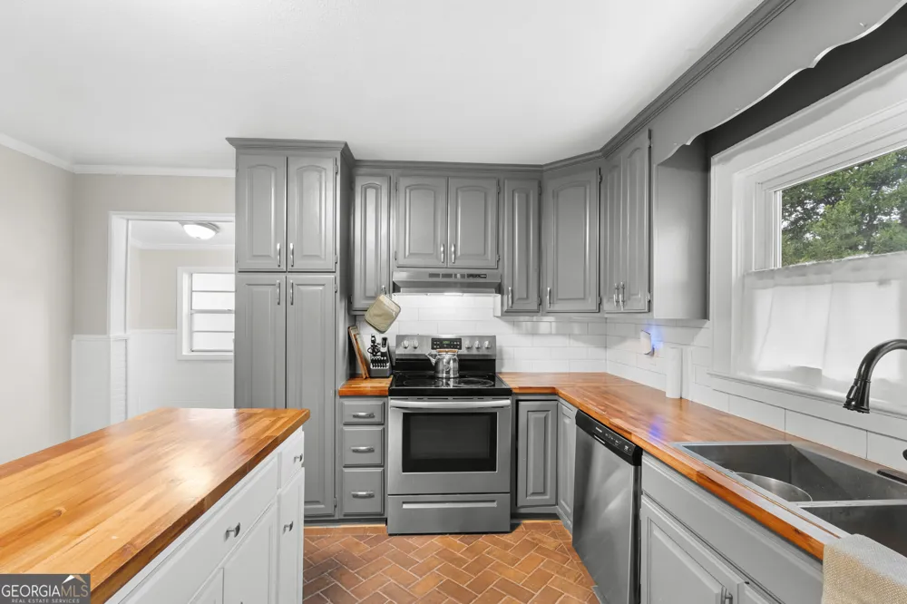 107 Dixie AVE Sylvania, GA 30467