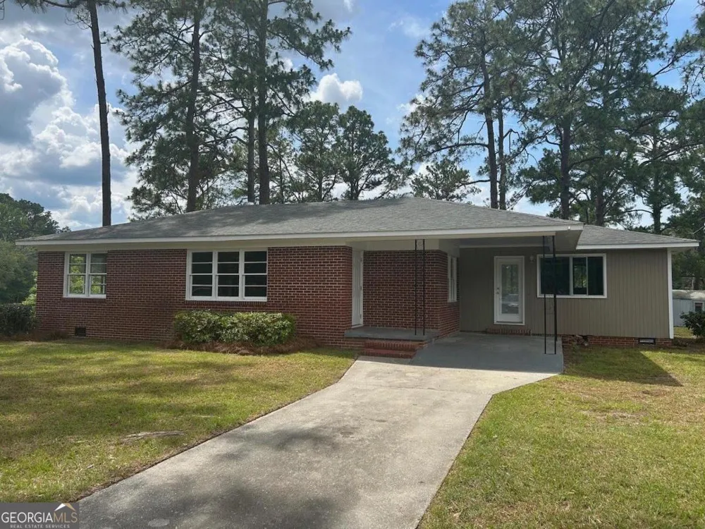 843 Prosperity DR Swainsboro, GA 30401