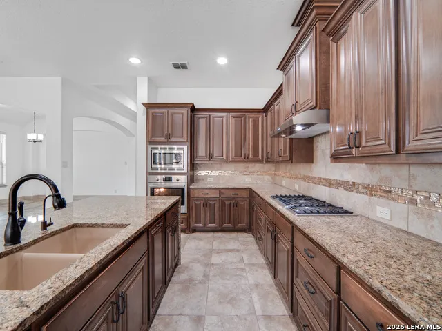 904 BEECHWOOD New Braunfels, TX 78130