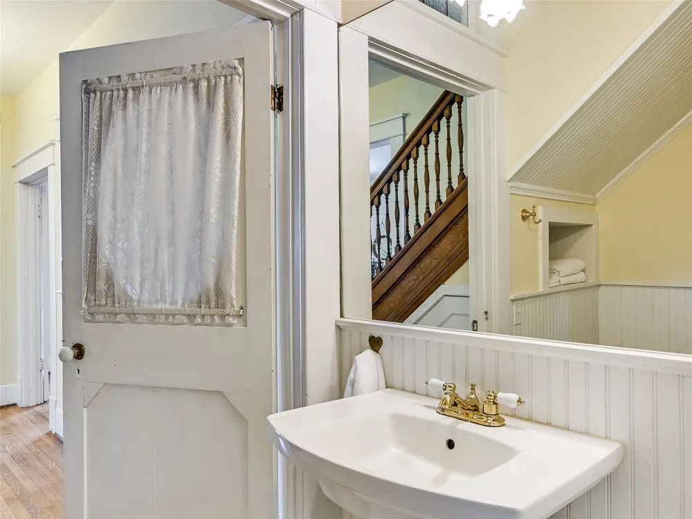 200 W 40th Street Austin, TX 78751