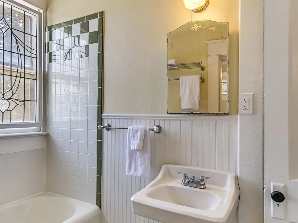 200 W 40th Street Austin, TX 78751