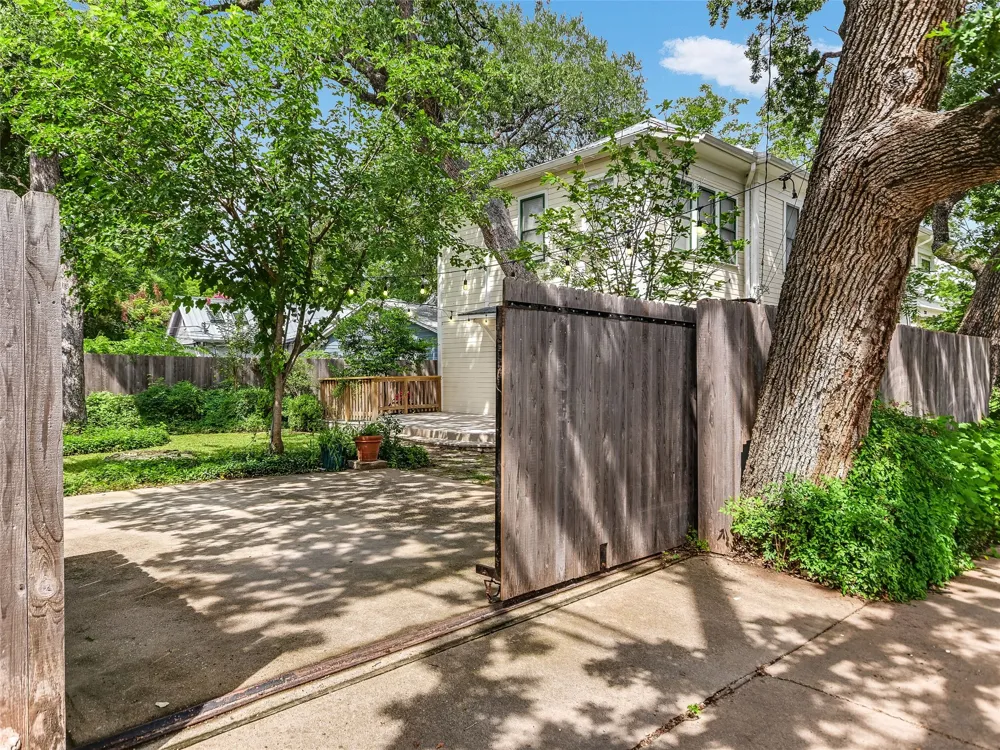 200 W 40th Street Austin, TX 78751