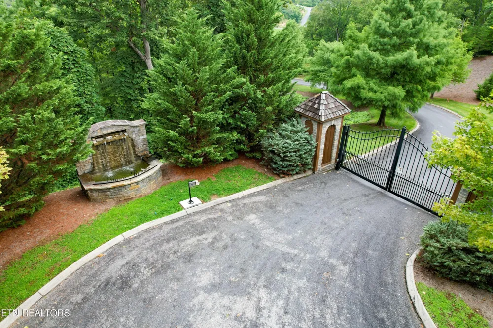 44 Stone Harbor Drive Dandridge, TN 37725