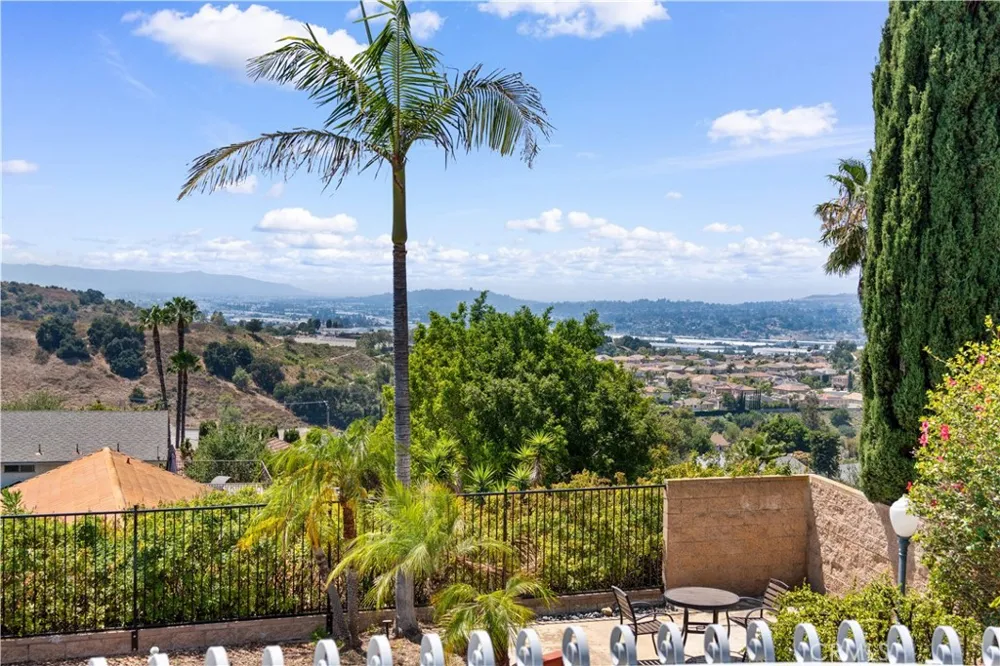 1823 Cliffbranch Diamond Bar, CA 91765