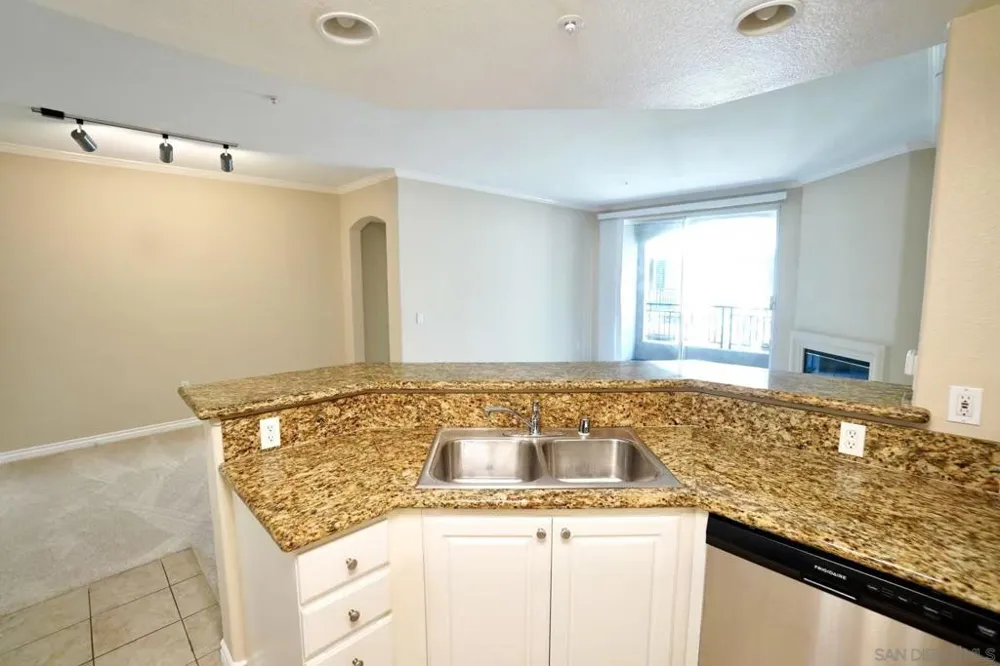 4165 Executive #F304 La Jolla, CA 92037