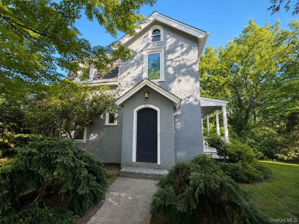 207 Prospect Avenue Sea Cliff, NY 11579
