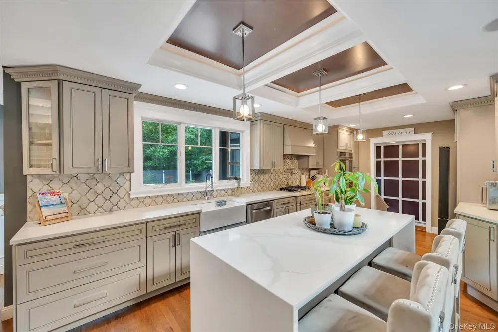 19 Joan Road Bay Shore, NY 11706