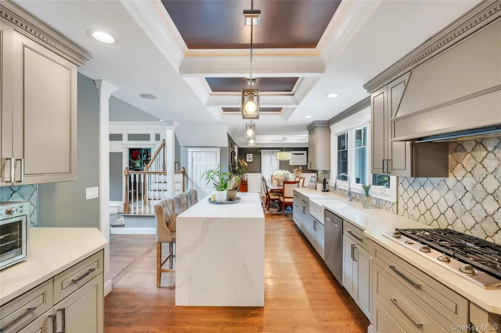 19 Joan Road Bay Shore, NY 11706