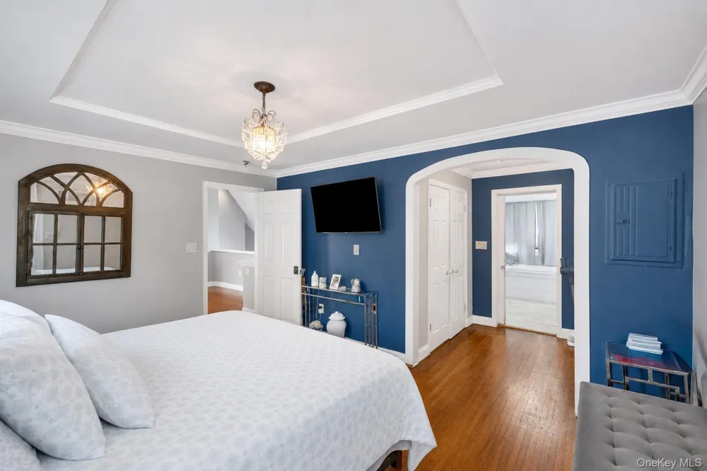 19 Joan Road Bay Shore, NY 11706