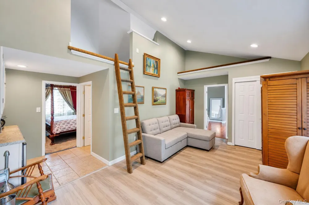 19 Joan Road Bay Shore, NY 11706