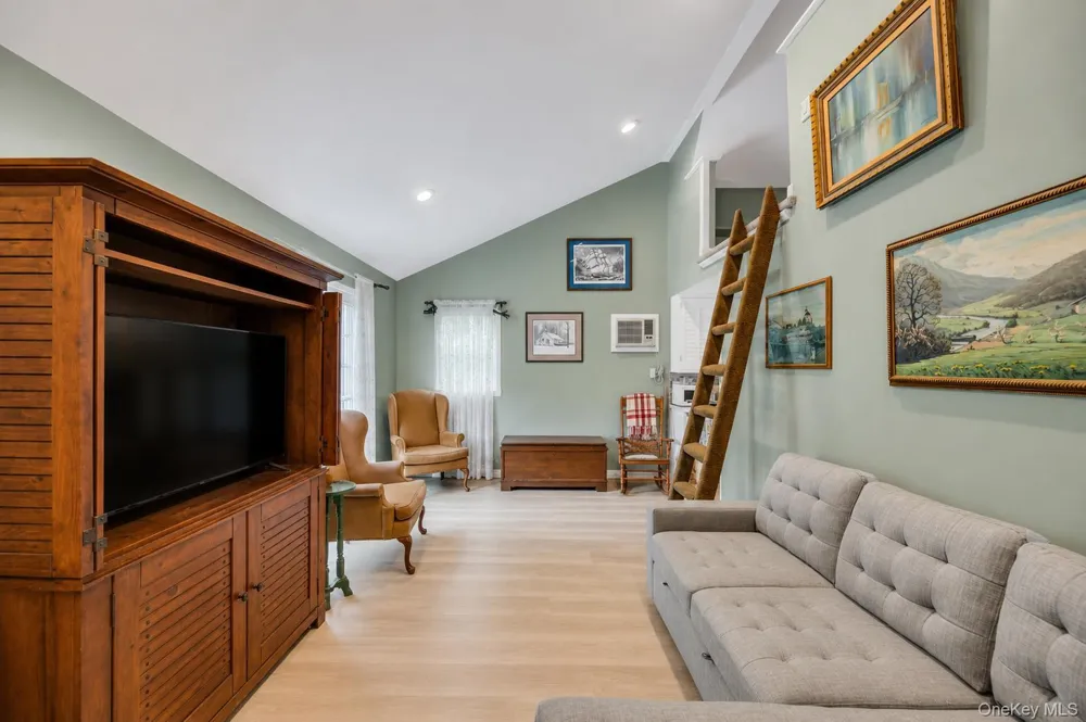 19 Joan Road Bay Shore, NY 11706