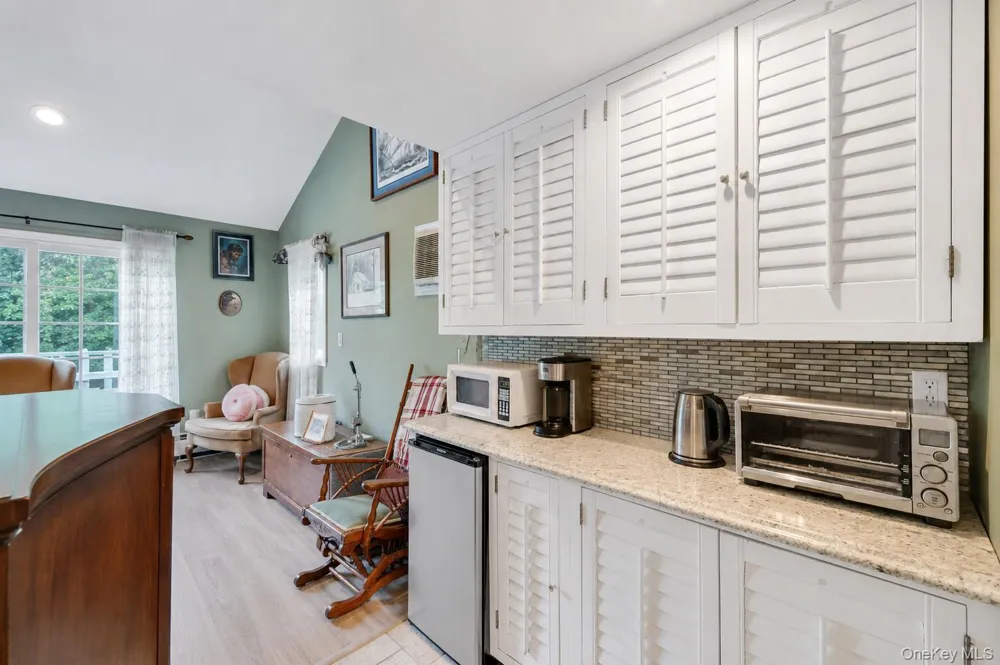 19 Joan Road Bay Shore, NY 11706