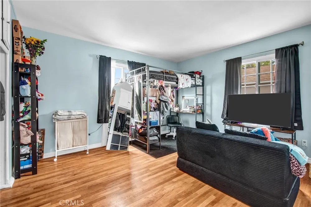 8645 Wakefield Panorama City, CA 91402