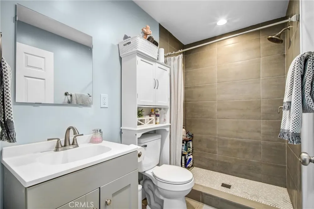 8645 Wakefield Panorama City, CA 91402